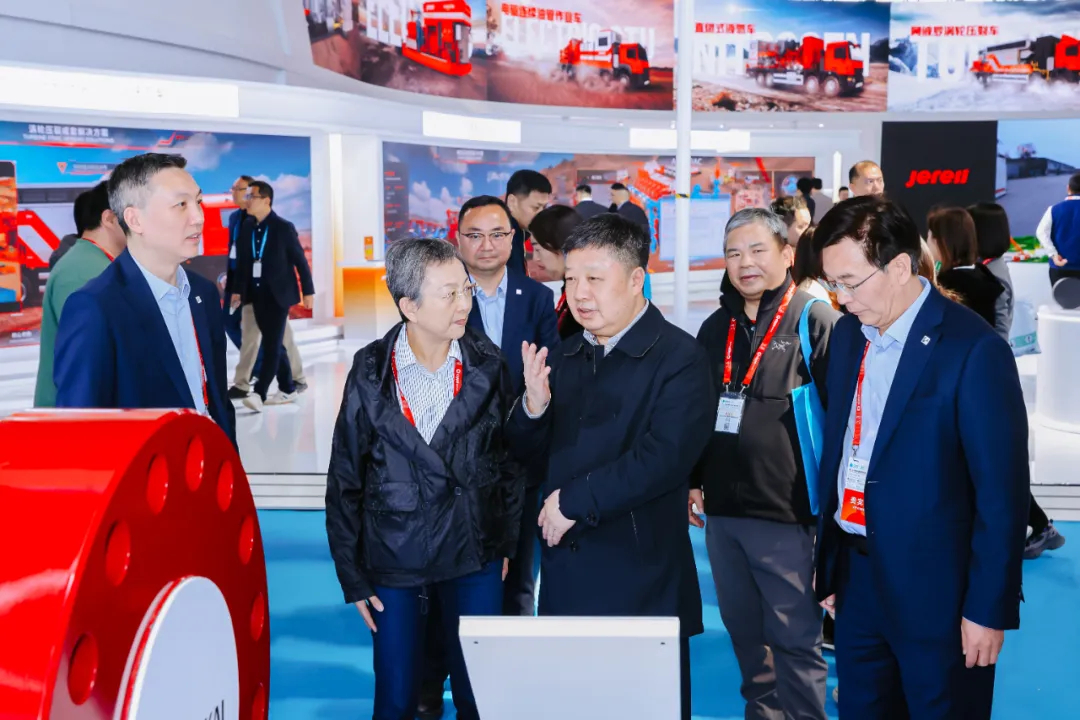 AI赋能、绿色未来｜冰球突破mg盛装亮相北京cippe石油展(图10)